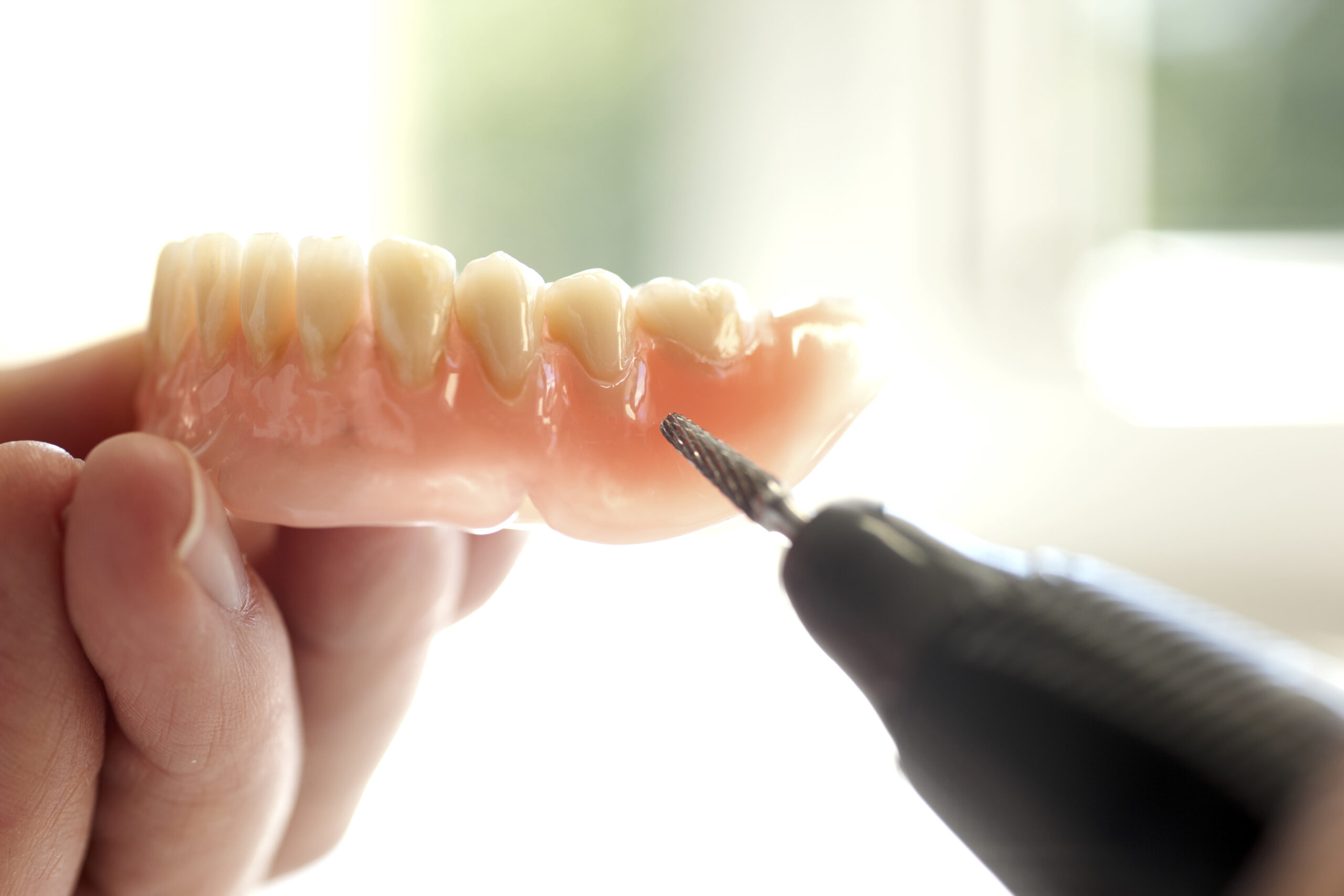 入れ歯（義歯）の修理について